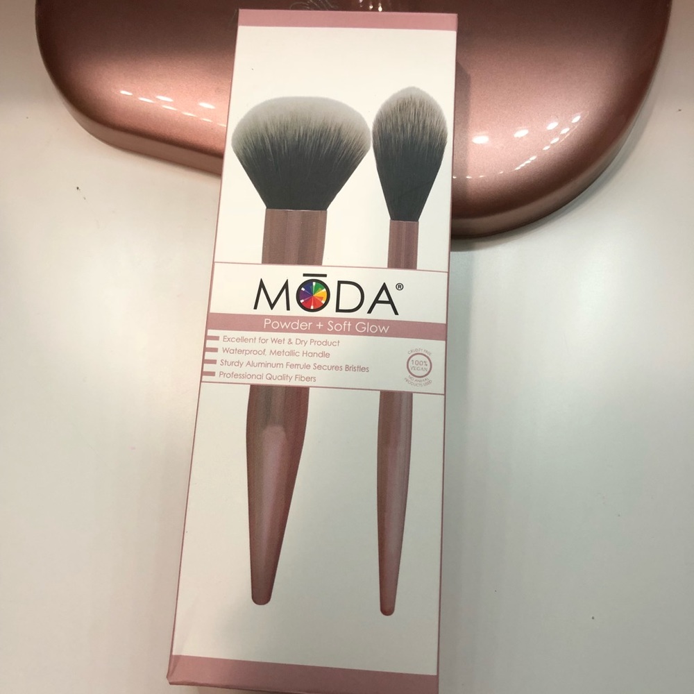 Powder and Soft Glow Kit by Moda Brushes
